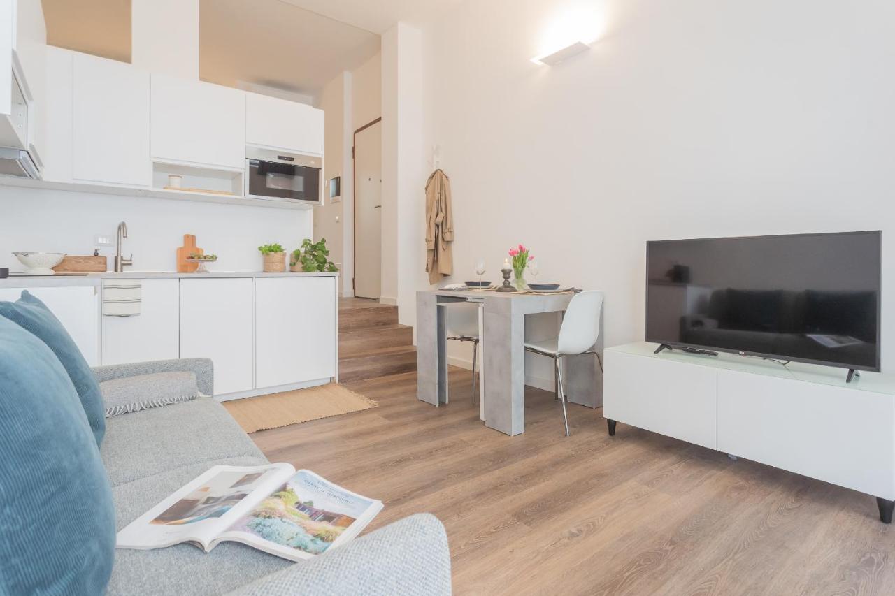 A Step From The Dome Apartment By Rent All Como Bagian luar foto