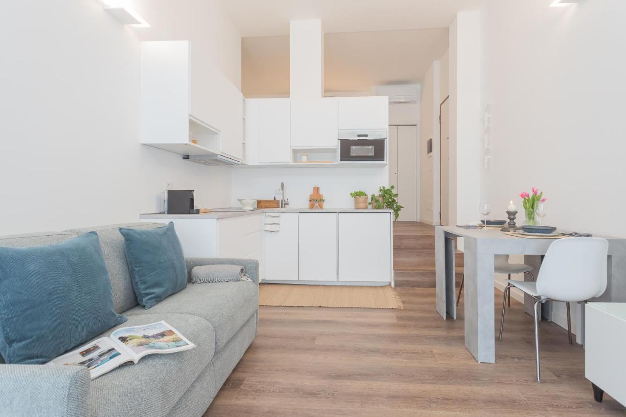 A Step From The Dome Apartment By Rent All Como Bagian luar foto